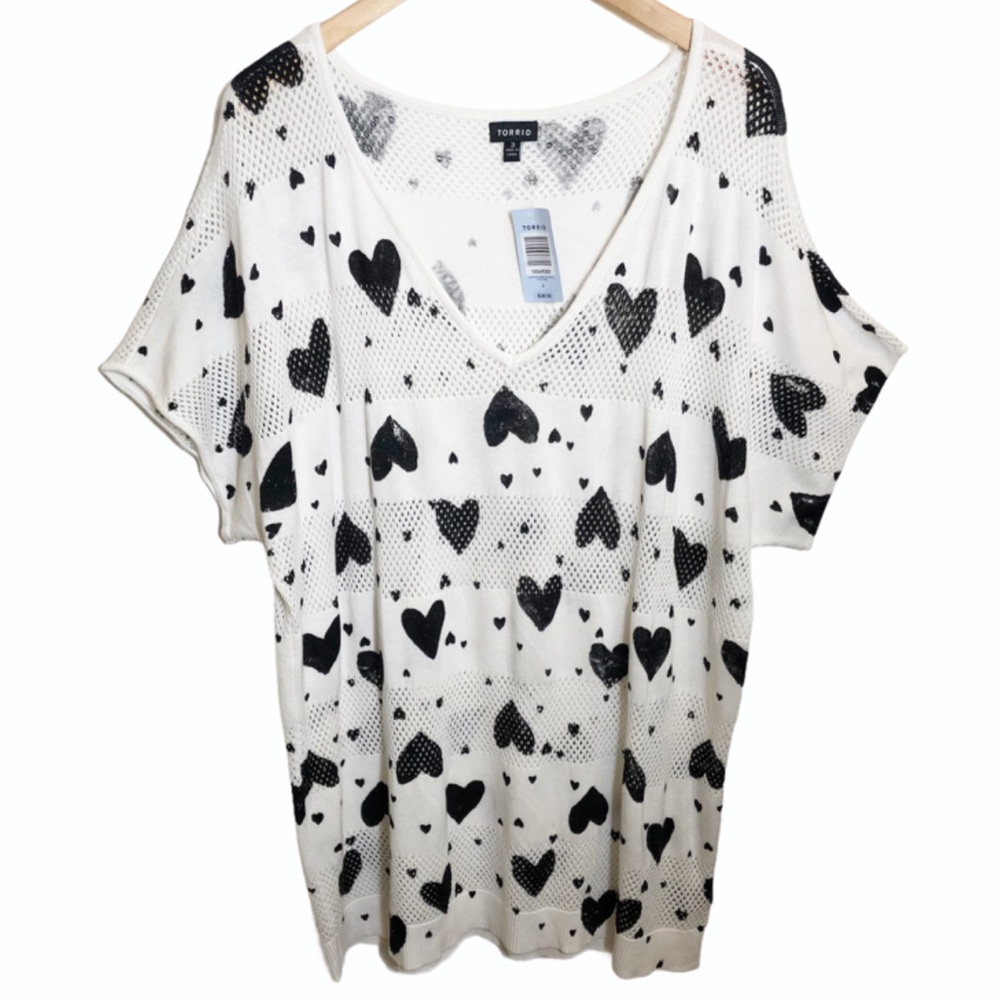 NWOT Torrid White/Black Hearts Dolman Sweater